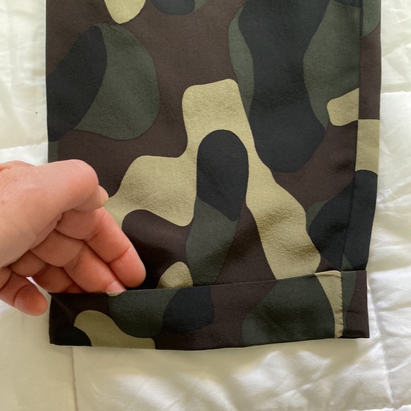 Revolve Haute Hippie Camo Silk Pants Fatigue Womens S Boho Chic Artsy Hipster - Picture 15 of 15